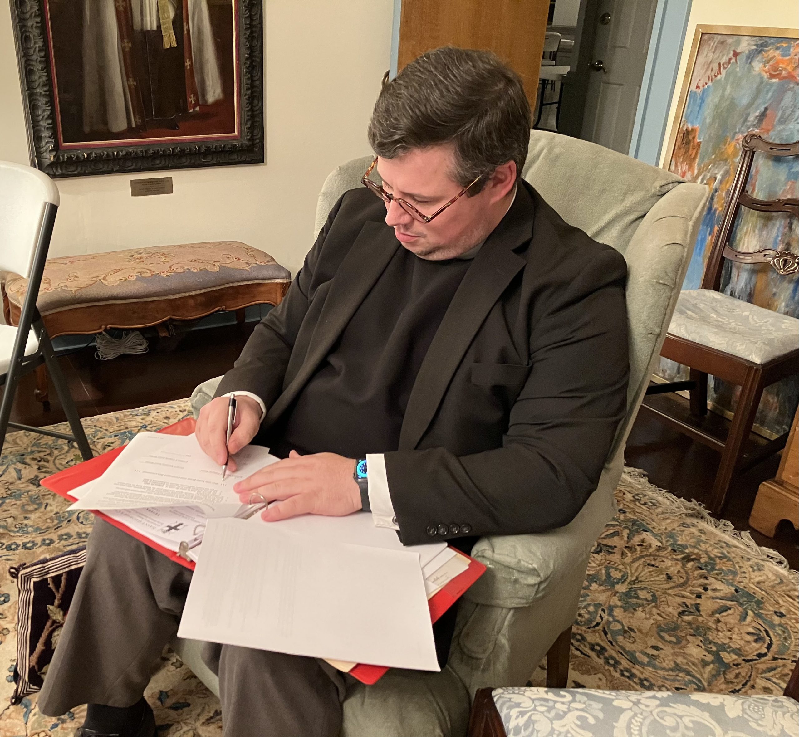 Fr. Pettigrew Signing Vestry Agreement